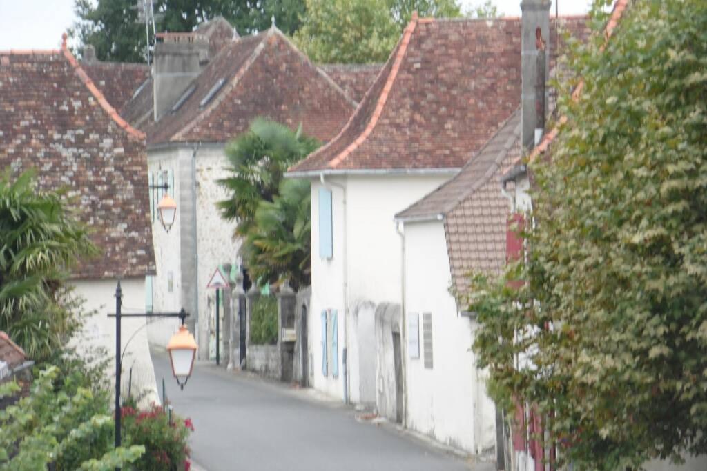 Appartement Meuble Classe 2 Etoiles Tout Confort Lagor Exterior foto